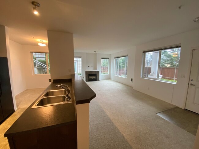 Building Photo - 15720 Manor Way