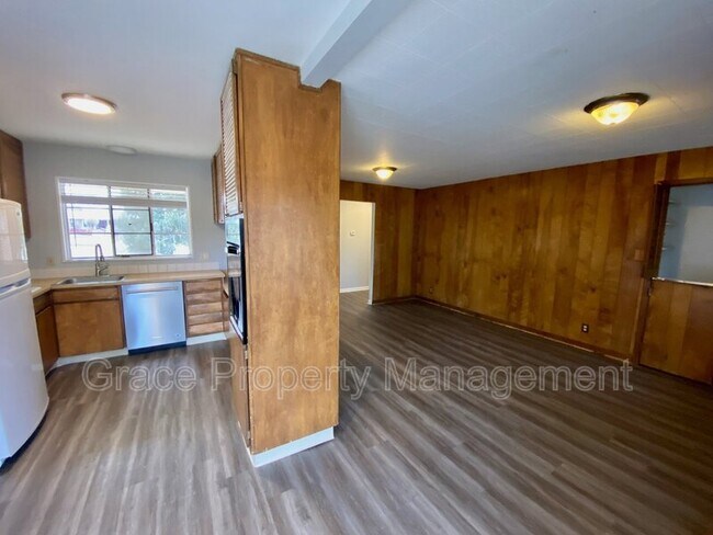 Building Photo - 6820 S Clarkson Street