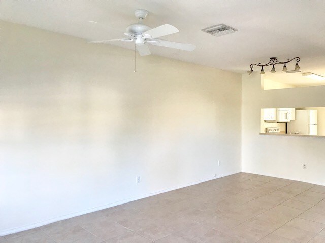 Building Photo - 4718 Sabal Key Dr
