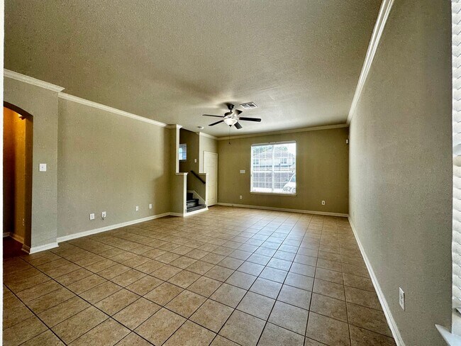 Foto del edificio - 4 Bd / 4.5 Ba Townhouse Minutes from Baylo...
