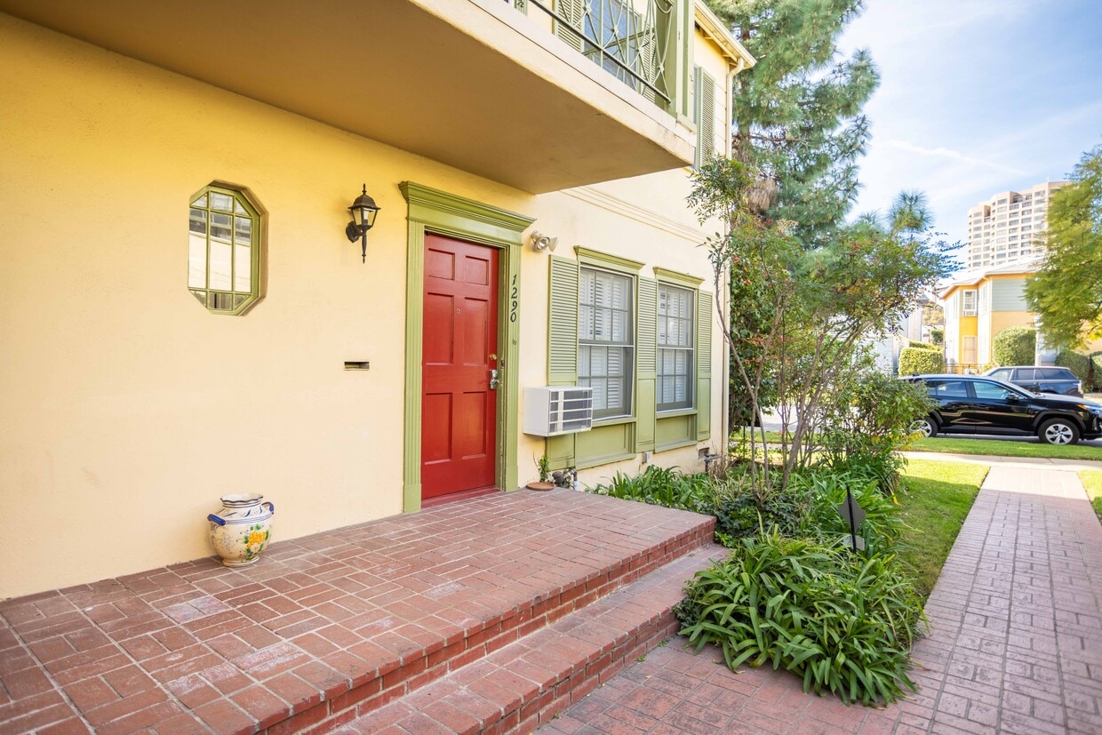 Exterior - 1290 Devon Ave