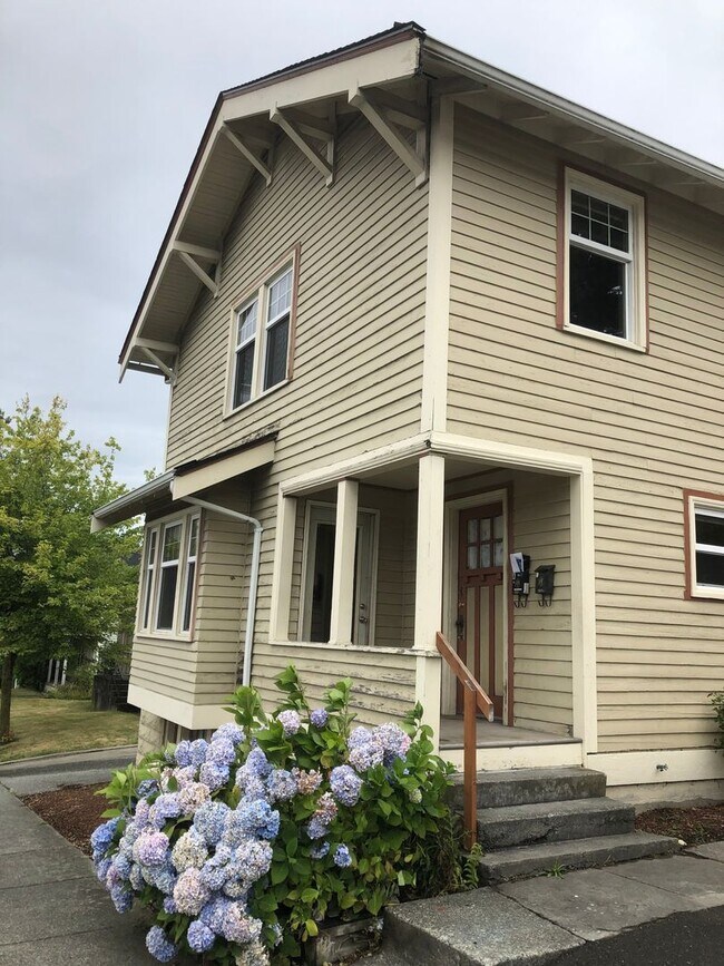 Building Photo - York Properties, LLC - 1304 Ellis St