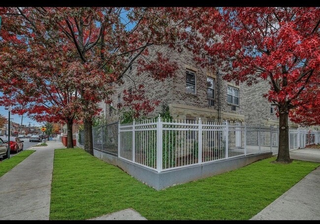 Building Photo - 747 Essex St