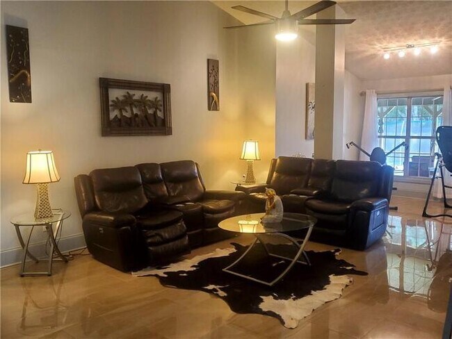 Foto del edificio - House - 4.5 beds 2 baths.