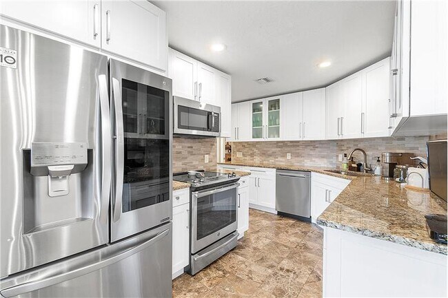 Building Photo - 4718 Fountains Dr