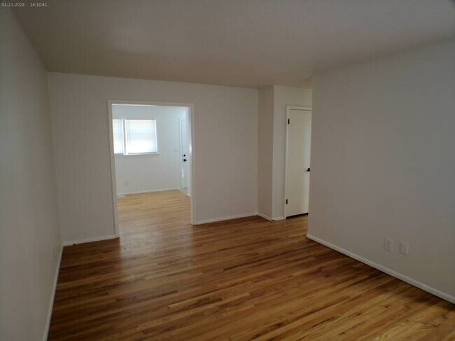 Building Photo - Cozy 3 bedrooms and 1 bath in a corner lot off Blue Ridge Blvd and U.S. Hwy 71 at Grandview, MO