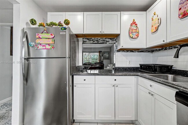 Foto del edificio - 1040 Country Club Dr