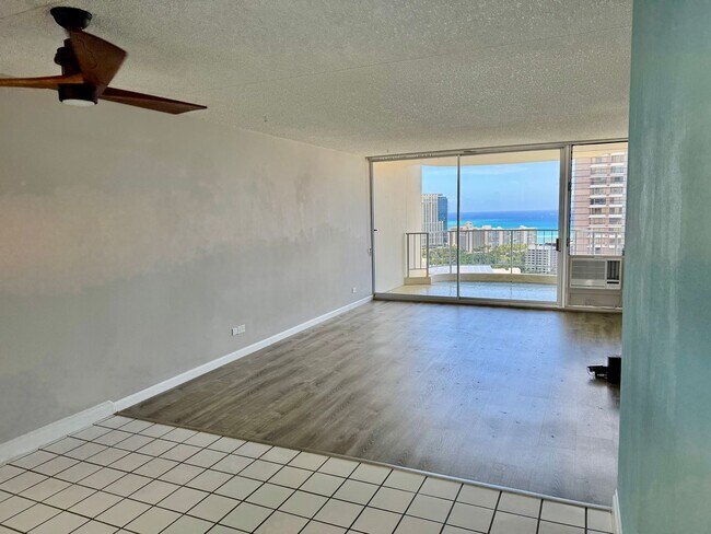 Building Photo - 2/2/1 Beautifully Upgraded unit located at...