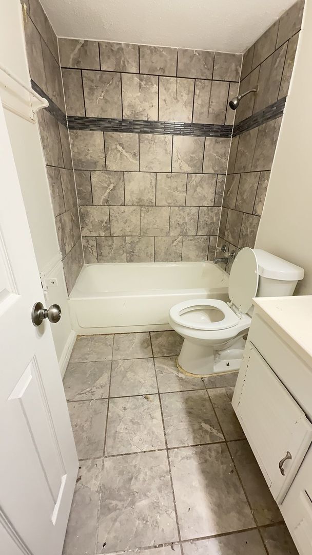 Building Photo - Newly updated 3-bedroom 2 bath home - OPEN...