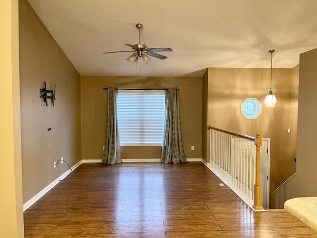 Building Photo - 1121 Meadow Creek Ln