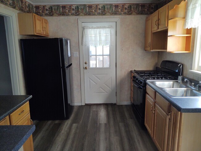 Kitchen - 3121 Walnut Ave