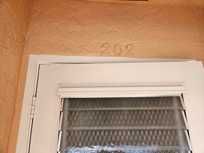 Foto del edificio - 1845 NW 18th St