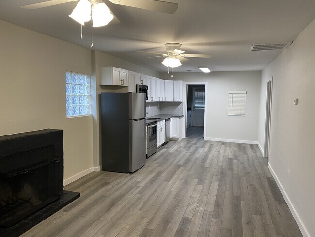 Building Photo - 2126 N 25th Place
