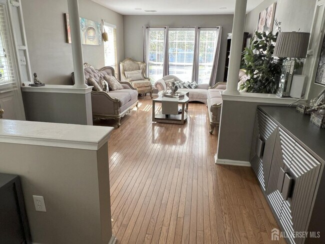 Building Photo - 301 Park Knoll