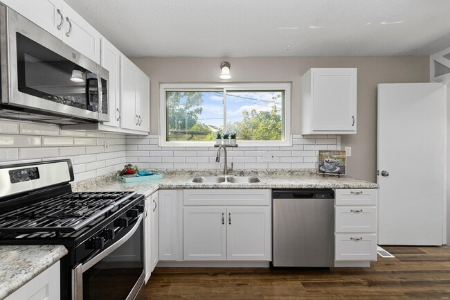 Building Photo - 540 Humes Ln