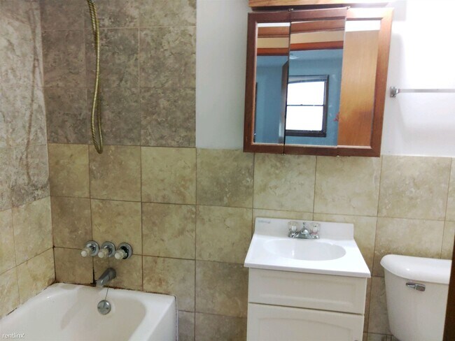 Building Photo - 2 br, 1 bath Duplex - 208 Miami Street 208
