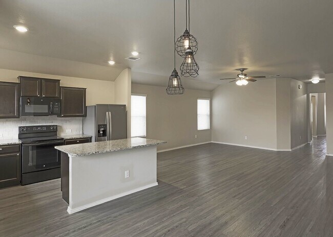 Foto del edificio - Beautiful 3 Bedroom Home in Voss Farms—Open Floor Plan & Great Outdoor Space!