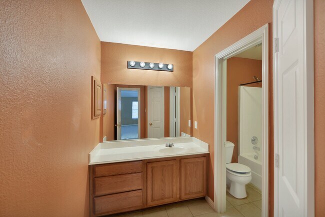 Foto del edificio - 1614 Lost Creek Dr