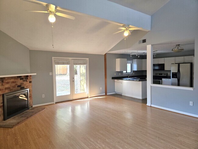 Foto del edificio - Spacious House in Century Hills   251107