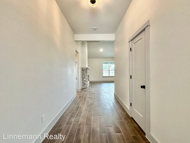 Foto del edificio - 4 br, 2.5 bath House - 8400 Kasen Avenue