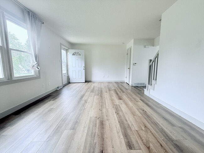 Living Room - 1409 W 2nd St