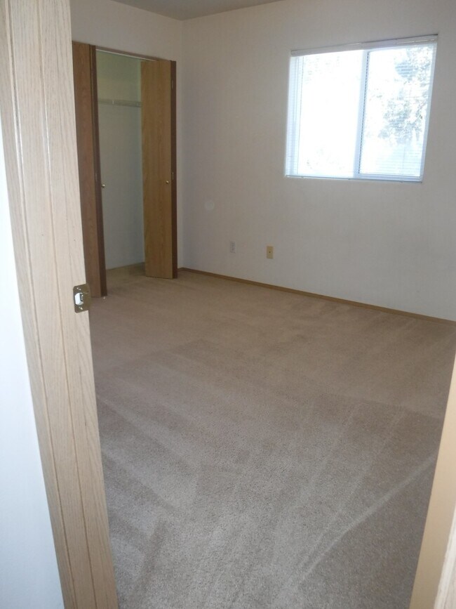 Foto del edificio - NE Bend 2 Bed/2.5 Bath Near St. Charles - Ocker Drive