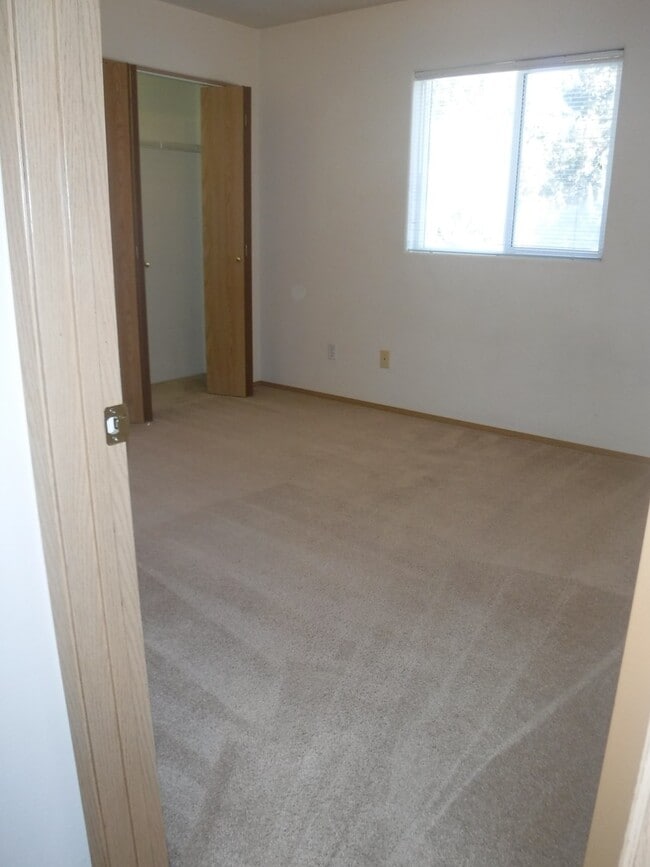 Building Photo - NE Bend 2 Bed/2.5 Bath Near St. Charles - Ocker Drive