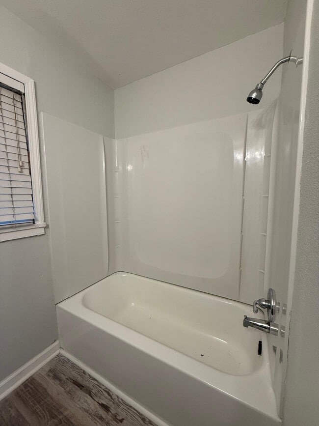 Foto del edificio - 3415 Willow Ln Dr