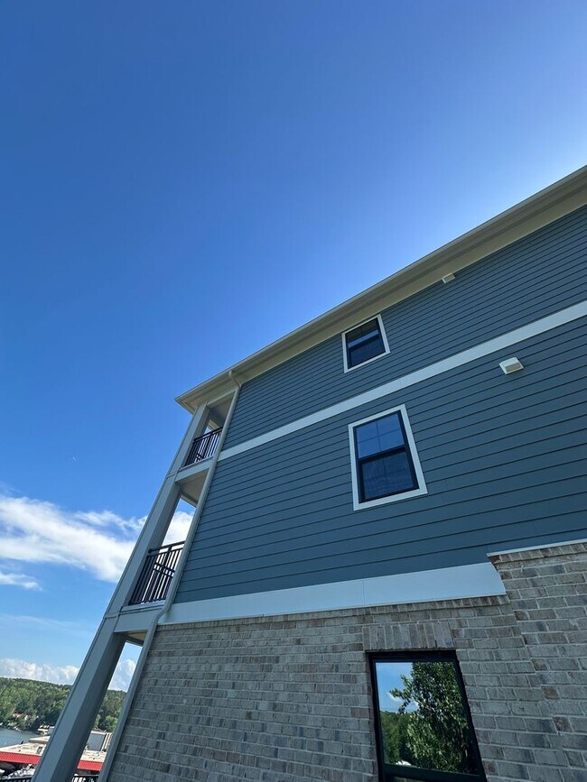 Foto del edificio - Lakefront living in Sherril's Ford