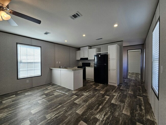 Building Photo - 1041 Myakka Dr