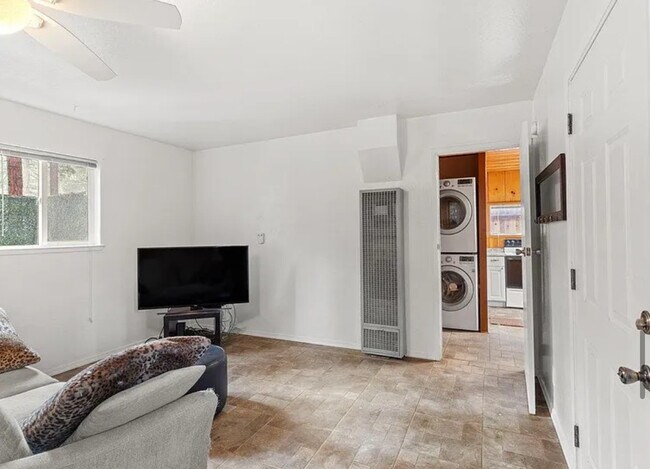 Foto del edificio - FOR RENT