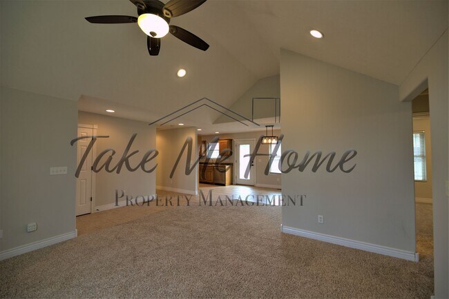 Building Photo - 3 Bedroom in East Springfield!