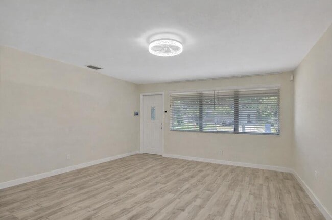 Building Photo - 140 W 31st St
