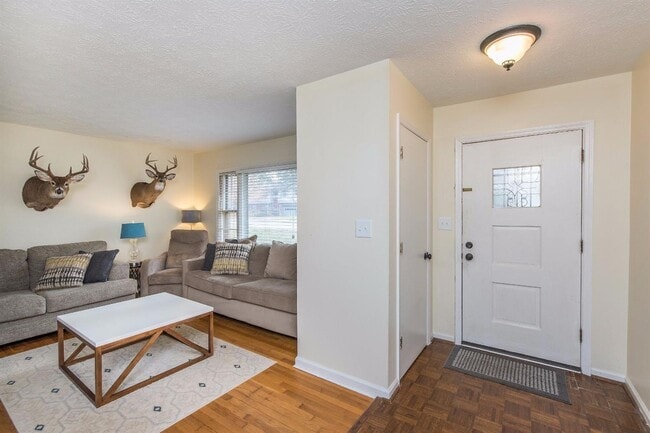 Building Photo - 3285 Aqueduct Dr