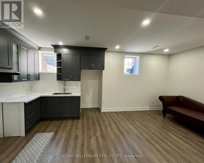 Photo du bâtiment - 33 Daisy Meadow Cres