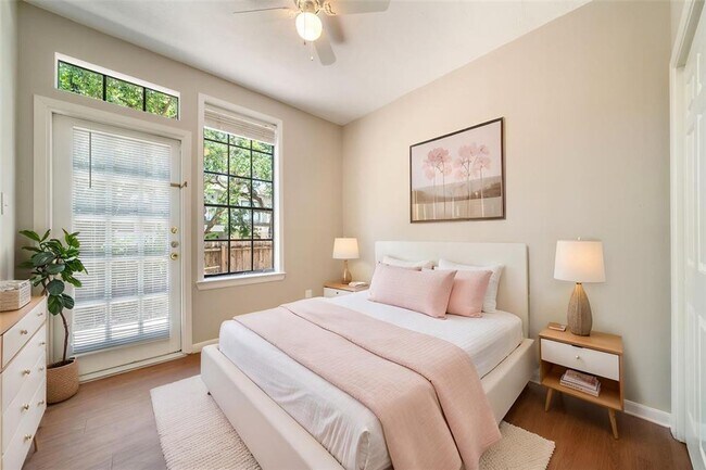 Foto del edificio - UT PRE-LEASE: 2 BD / 2 BA