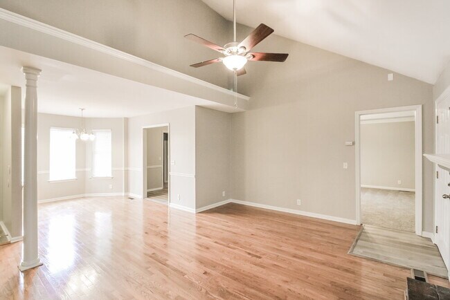 Foto del edificio - 3724 Belle Oaks Dr
