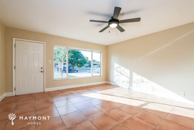 Foto del edificio - 518 Elm Dr