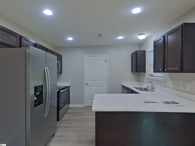 Building Photo - 205 Terilyn Ct