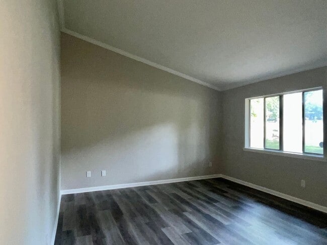 Building Photo - 8759 Embrey Dr