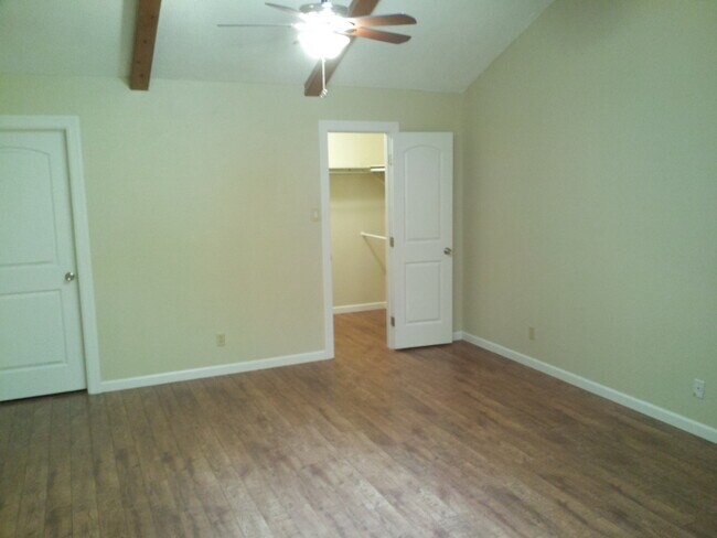 Building Photo - 4701 Dentcrest Dr