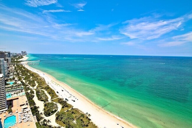 Building Photo - 3 br, 1.5 bath Condo - St. Regis