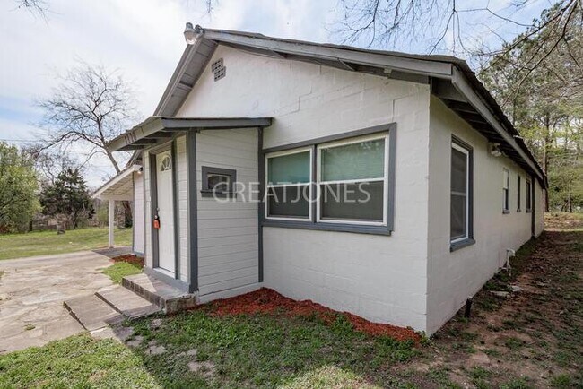 Building Photo - 1120 Pratt Hwy