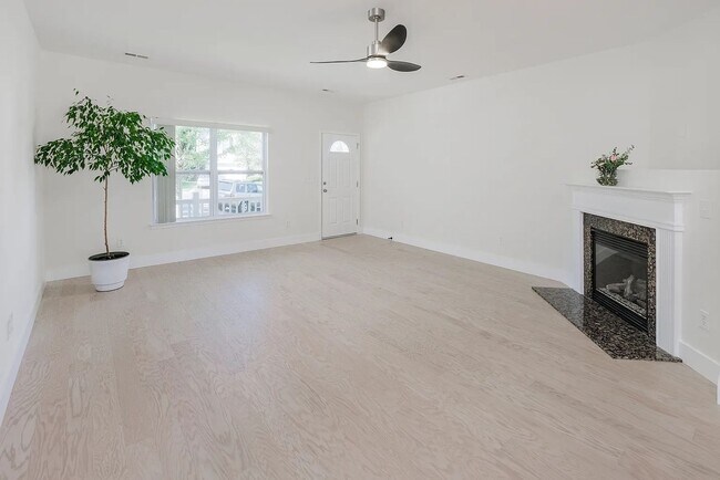 Building Photo - Spacious 4BR House in Mooresville