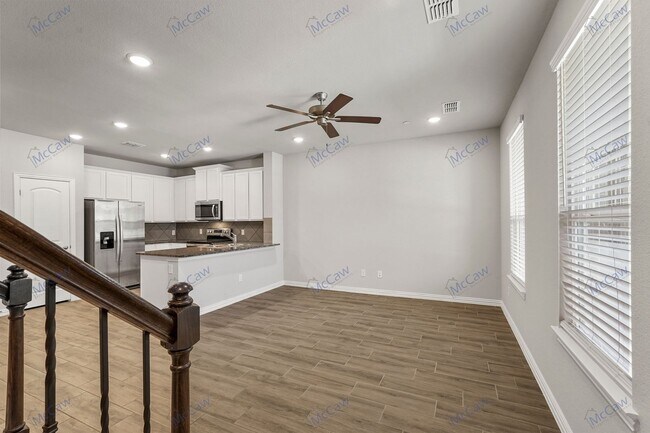 Building Photo - 2022 Built 3/2.5 Townhome in Mesquite!