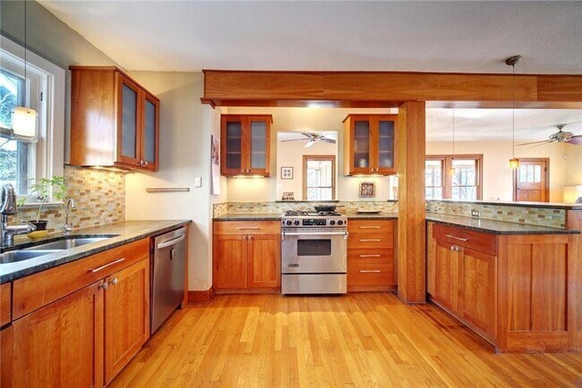 Building Photo - 4008 Avenue D