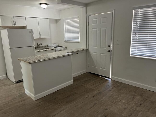 Foto del edificio - Northeast Point Properties