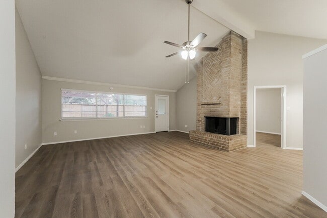 Building Photo - 2406 Heathergold Dr