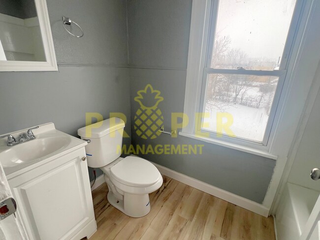 Foto del edificio - 2 bedrooms 1 bathroom house