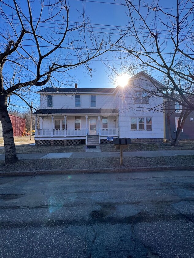 Foto principal - 907 Forest St